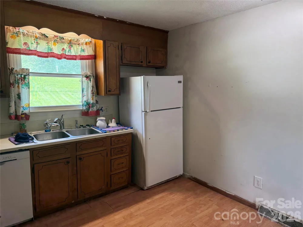 1507 Dallas Cherryville Highway Dallas, NC 28034