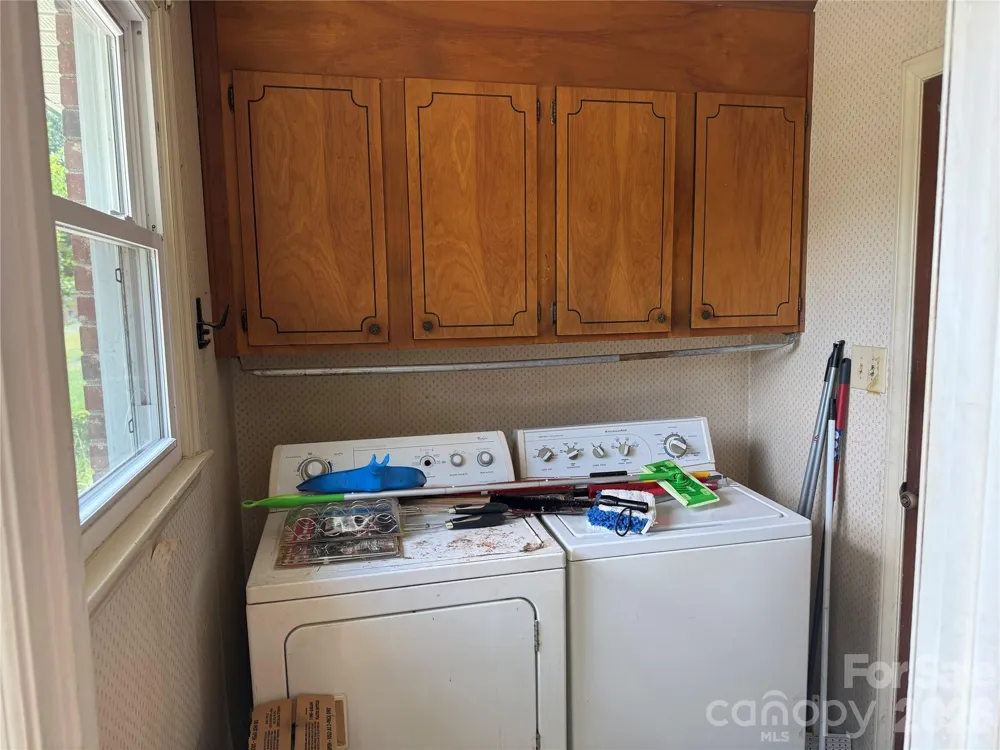 1507 Dallas Cherryville Highway Dallas, NC 28034