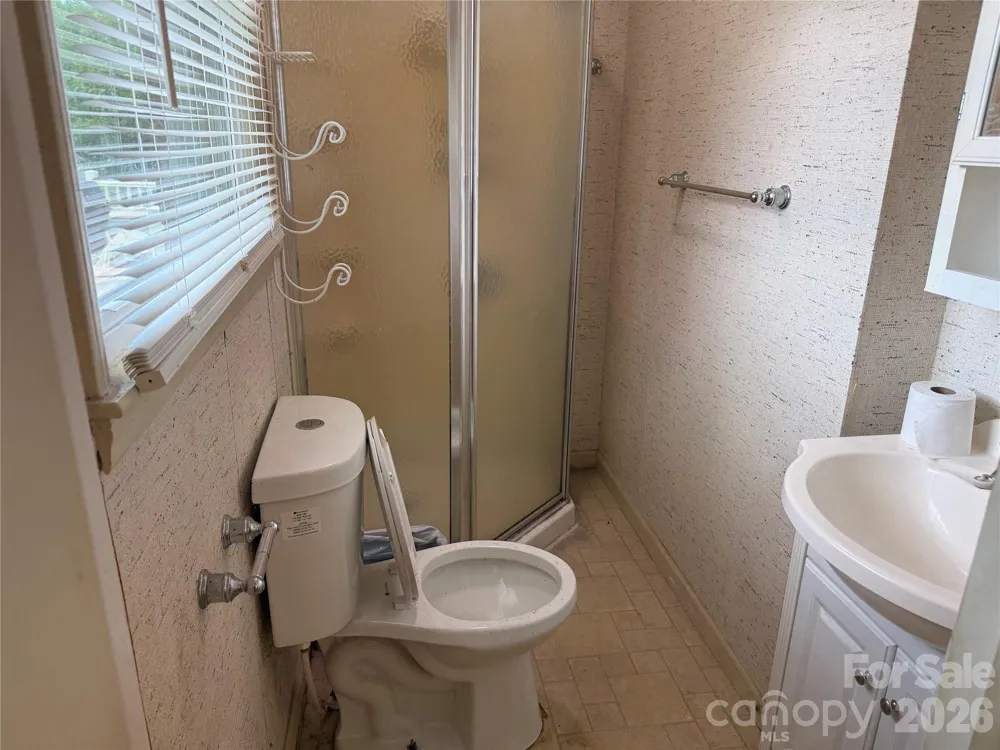 1507 Dallas Cherryville Highway Dallas, NC 28034