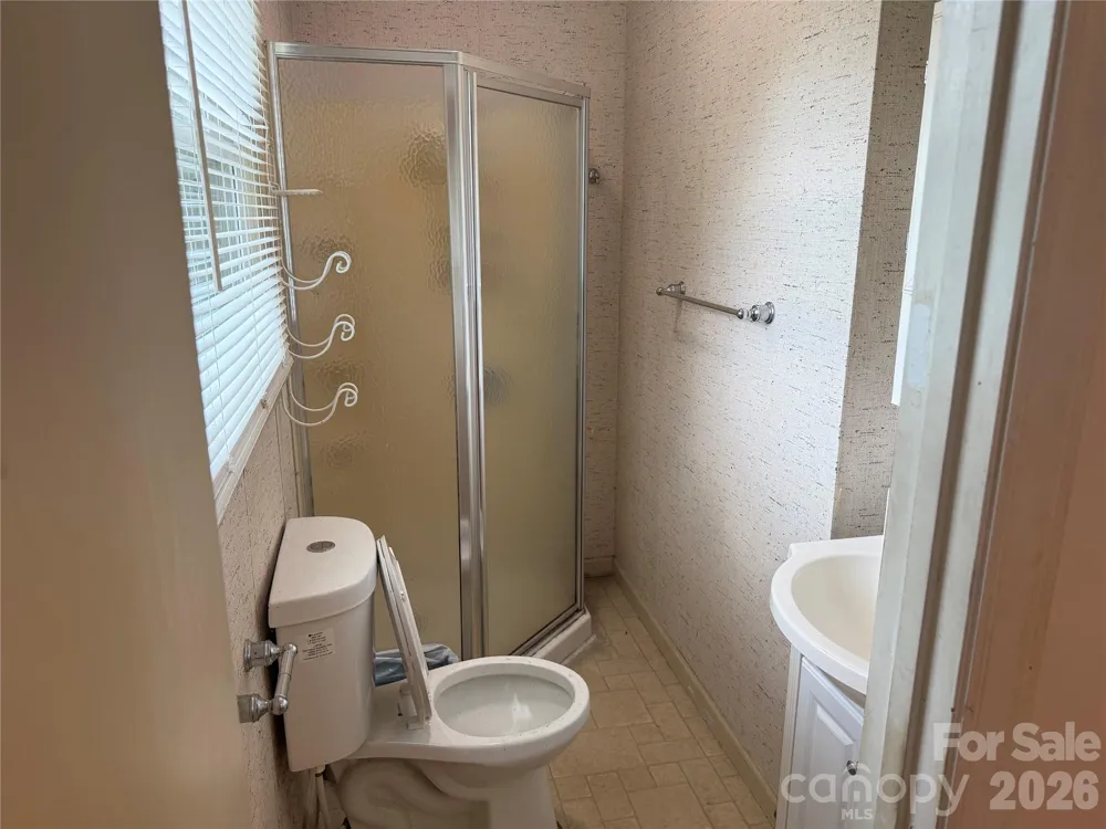 1507 Dallas Cherryville Highway Dallas, NC 28034