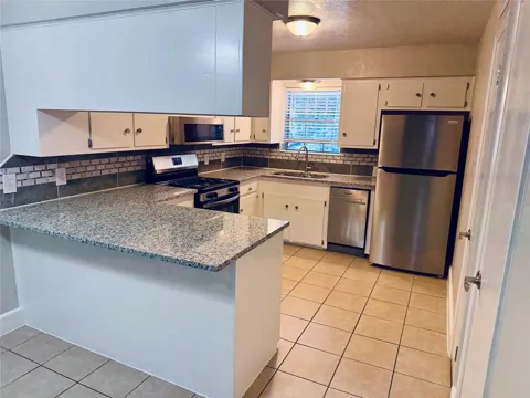 501 Waco Street #4