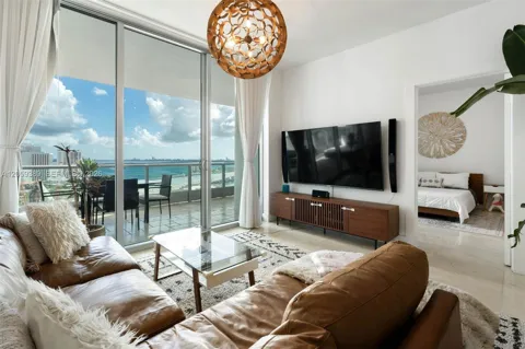 900 Biscayne Blvd #2708