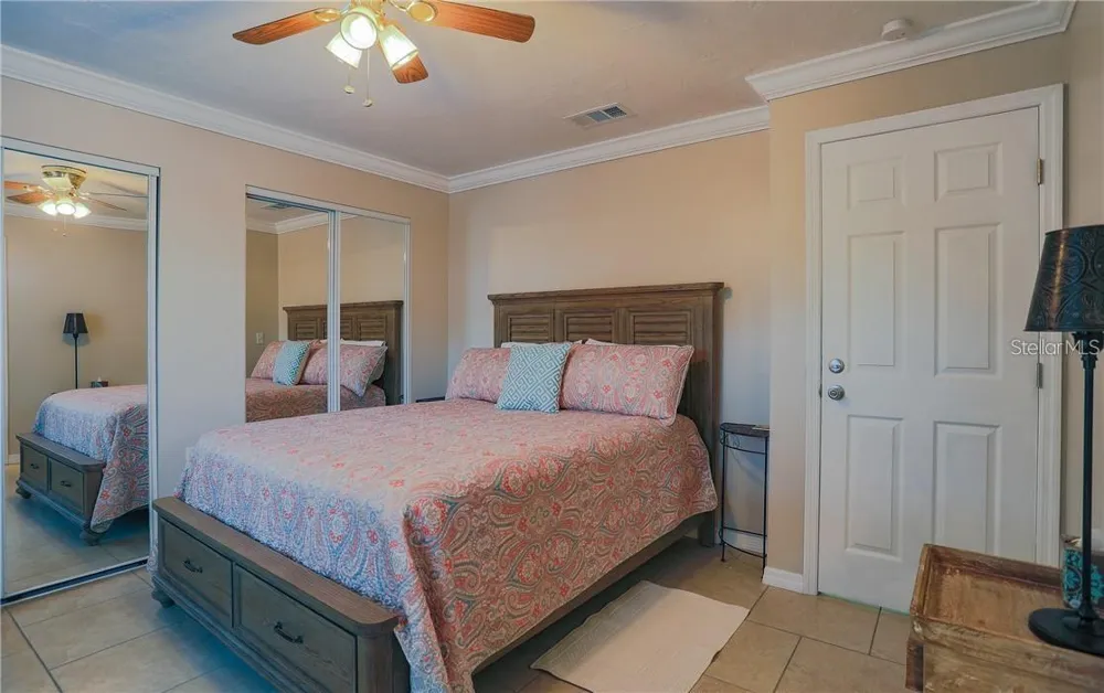 2907 HYDE PARK STREET Sarasota, FL 34239