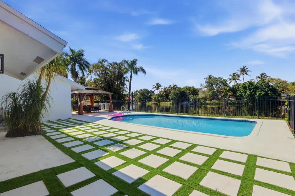 12725 KINGSWAY ROAD Wellington, FL 33414