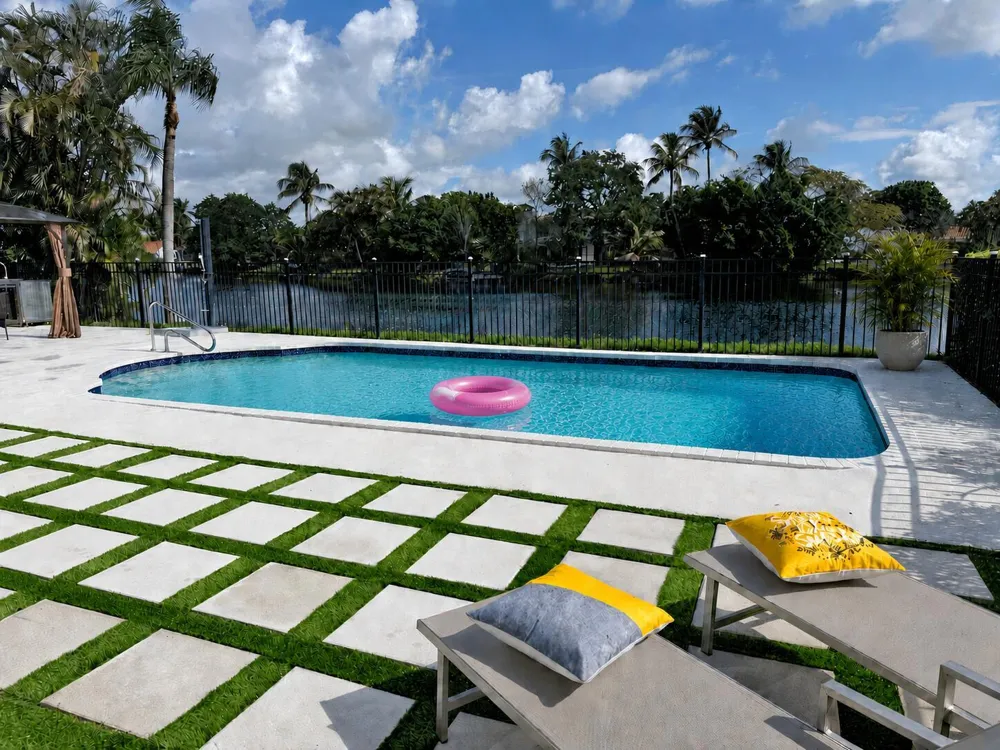 12725 KINGSWAY ROAD Wellington, FL 33414