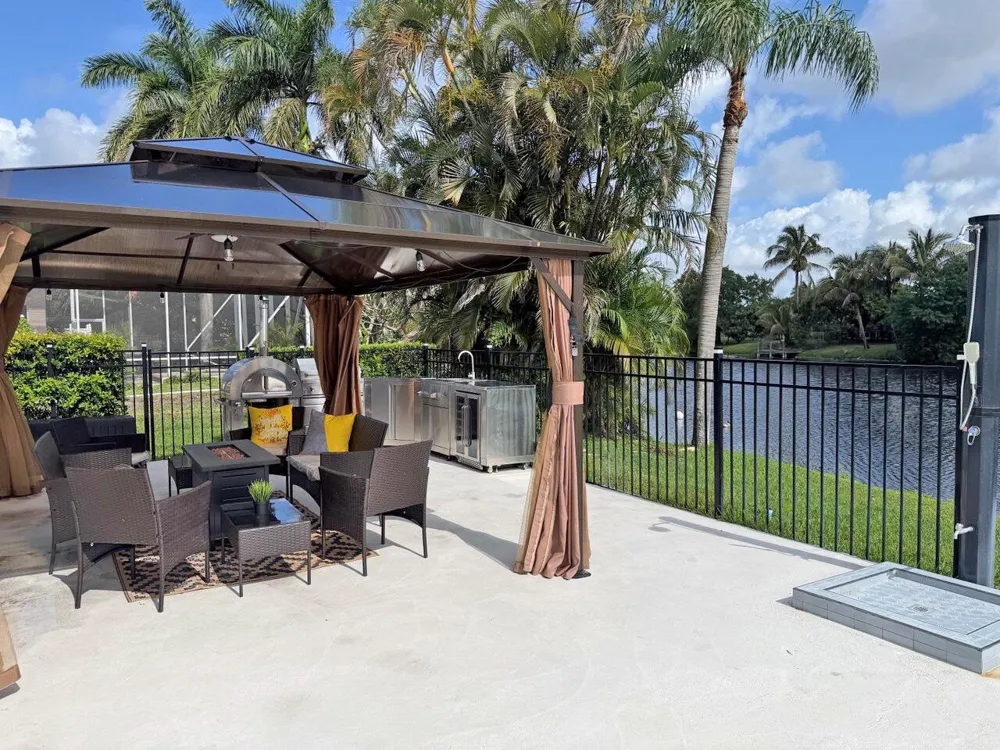 12725 KINGSWAY ROAD Wellington, FL 33414