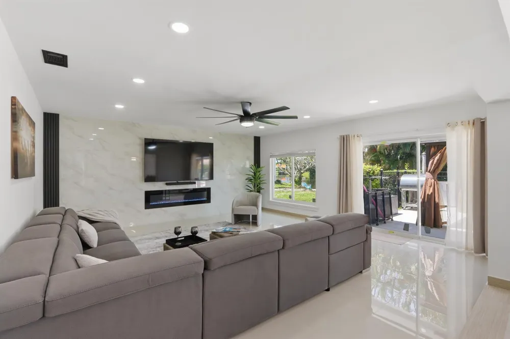 12725 KINGSWAY ROAD Wellington, FL 33414