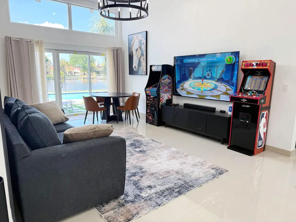 12725 KINGSWAY ROAD Wellington, FL 33414