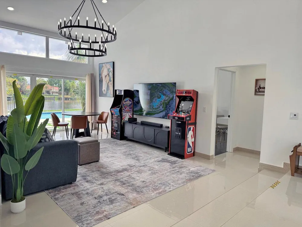 12725 KINGSWAY ROAD Wellington, FL 33414
