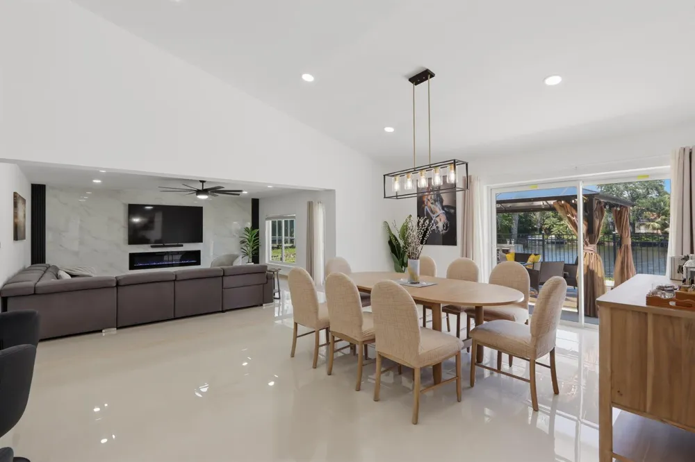 12725 KINGSWAY ROAD Wellington, FL 33414