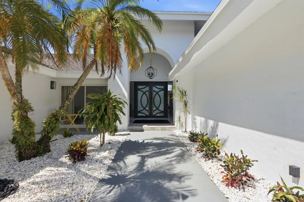 12725 KINGSWAY ROAD Wellington, FL 33414
