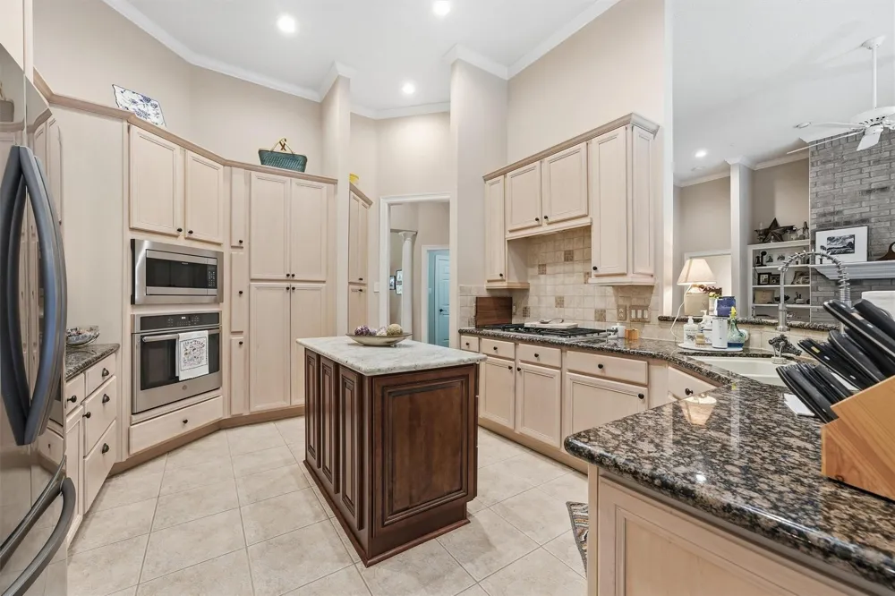 29910 Commons Superior Drive Huffman, TX 77336