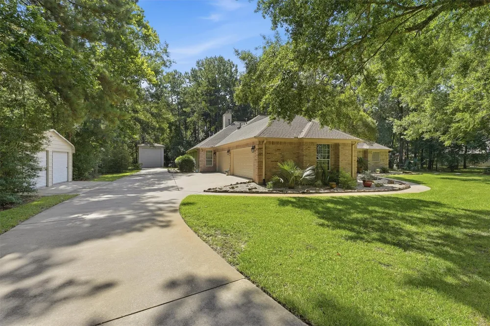 29910 Commons Superior Drive Huffman, TX 77336