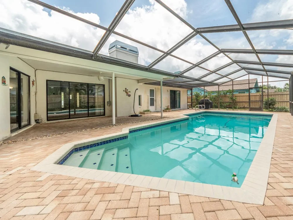 1612 MIDNIGHT PASS WAY Clearwater, FL 33765