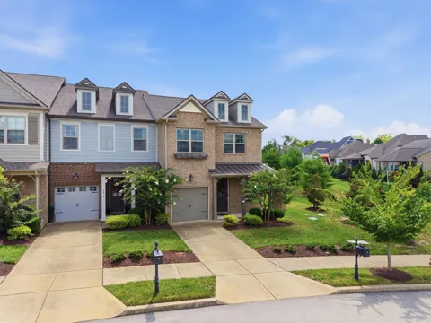 3008 Sassafras Ln