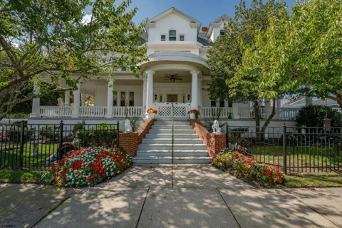 216 E Fern Road