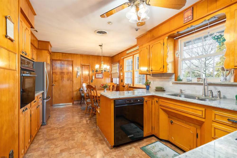 19 Middle Road Hammonton, NJ 08037