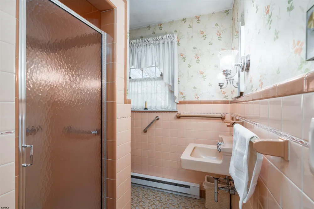 19 Middle Road Hammonton, NJ 08037
