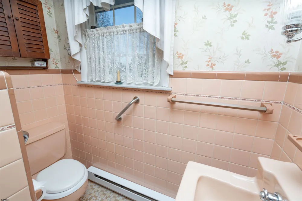 19 Middle Road Hammonton, NJ 08037