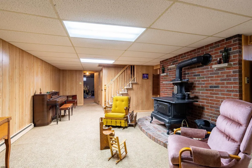 19 Middle Road Hammonton, NJ 08037