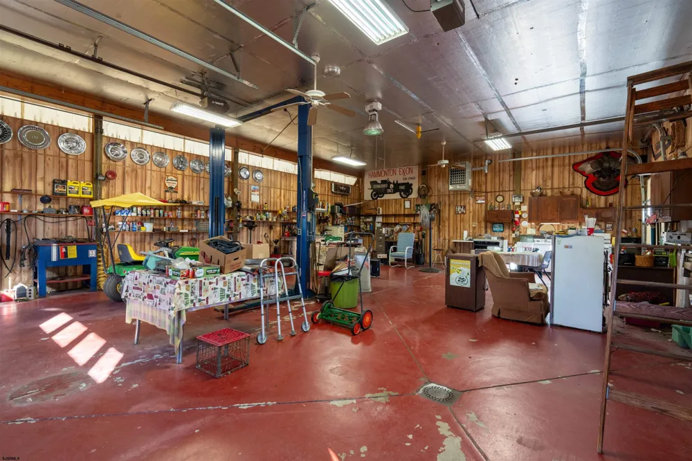 19 Middle Road Hammonton, NJ 08037