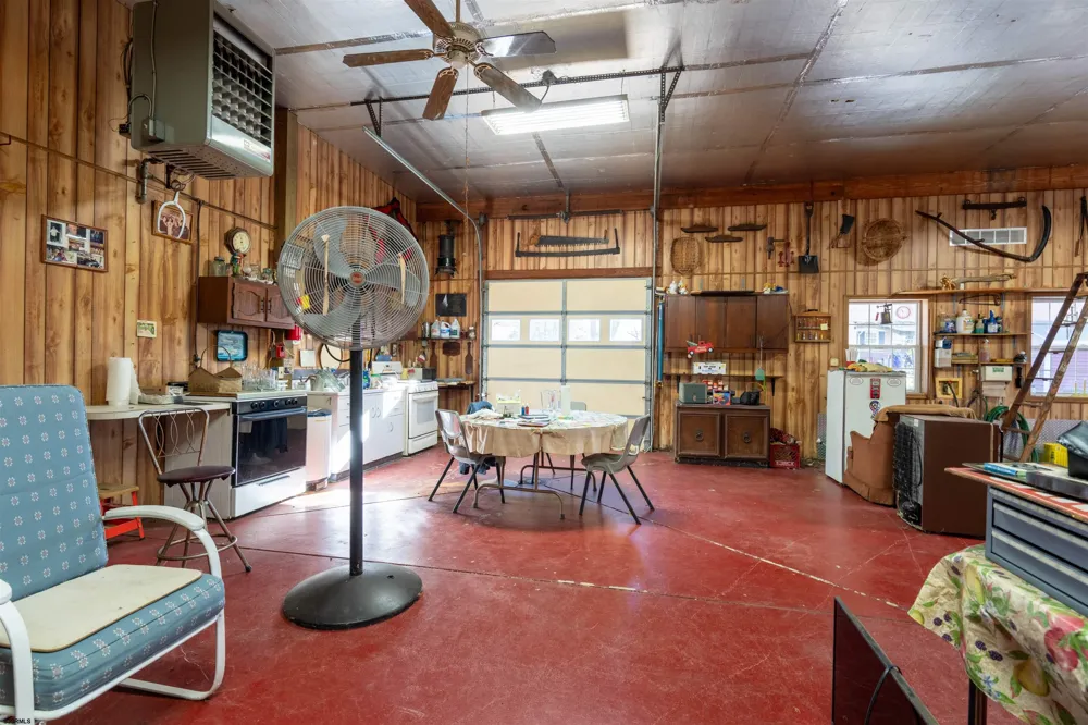 19 Middle Road Hammonton, NJ 08037