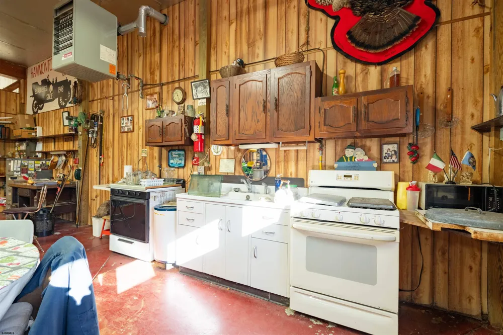 19 Middle Road Hammonton, NJ 08037