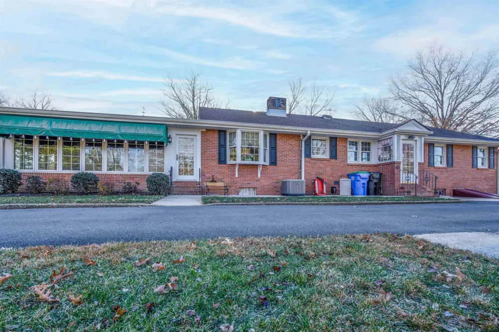 19 Middle Road Hammonton, NJ 08037