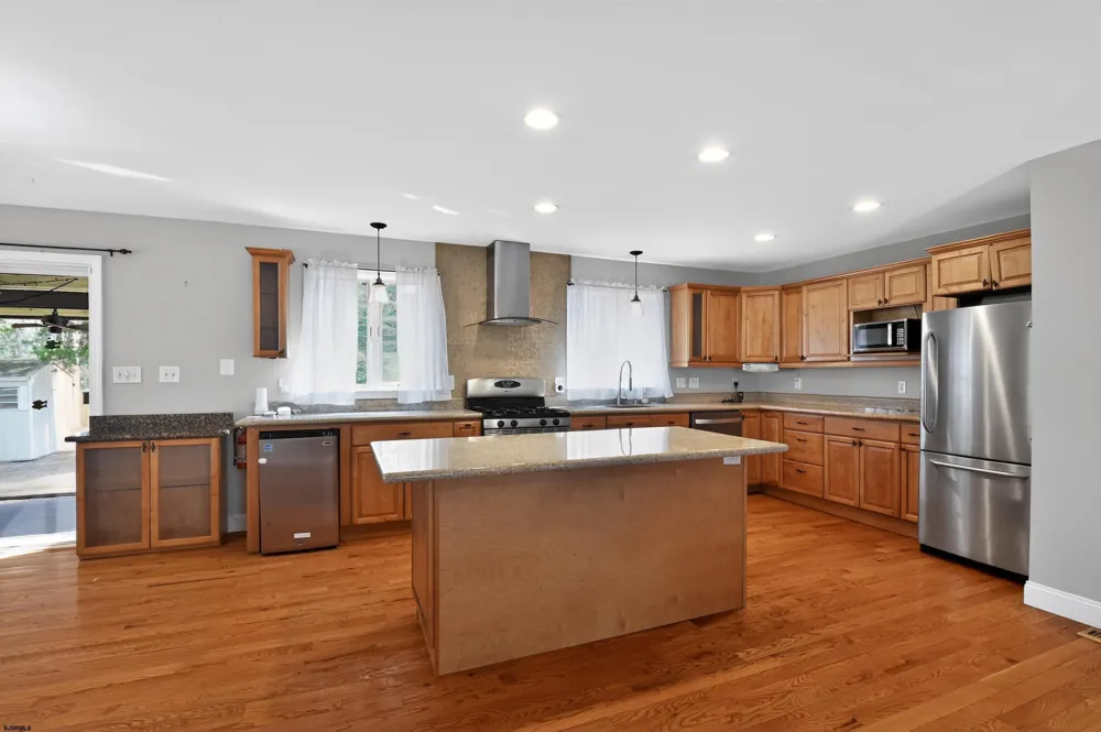 10 E Curran Dr Absecon, NJ 08201