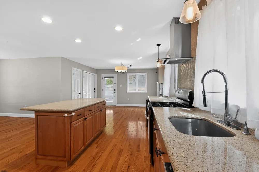 10 E Curran Dr Absecon, NJ 08201