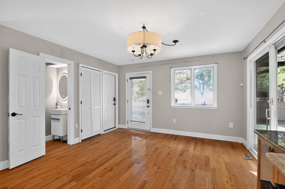 10 E Curran Dr Absecon, NJ 08201