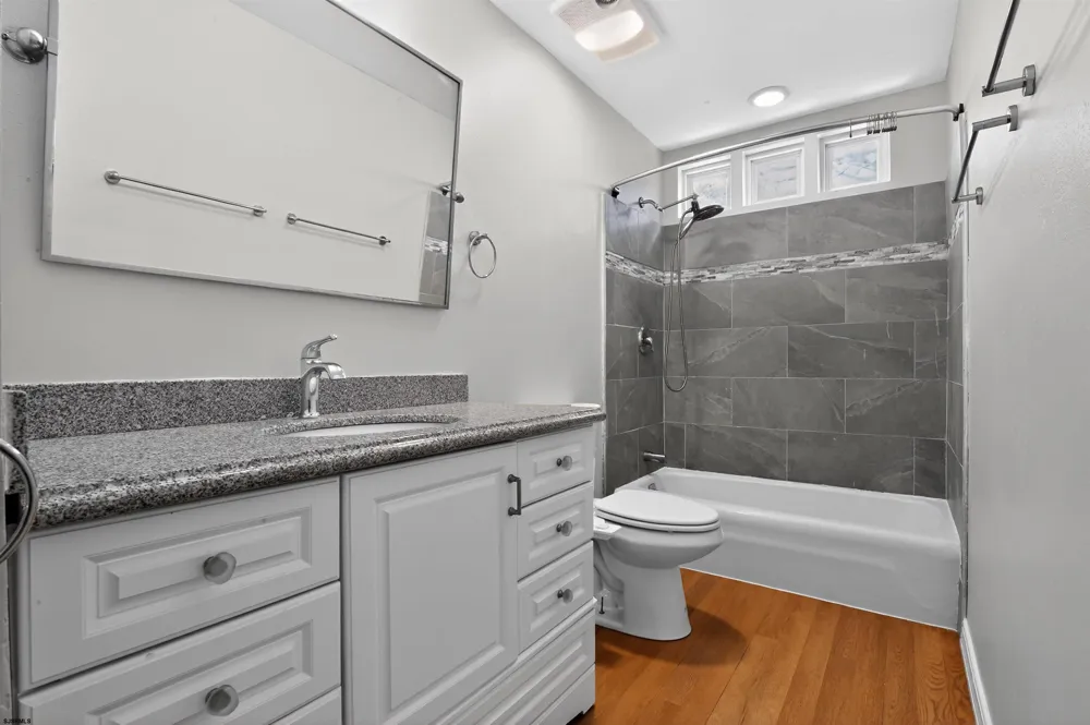 10 E Curran Dr Absecon, NJ 08201
