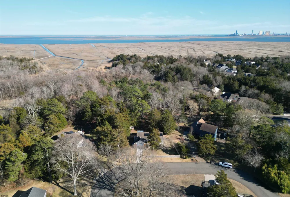 10 E Curran Dr Absecon, NJ 08201