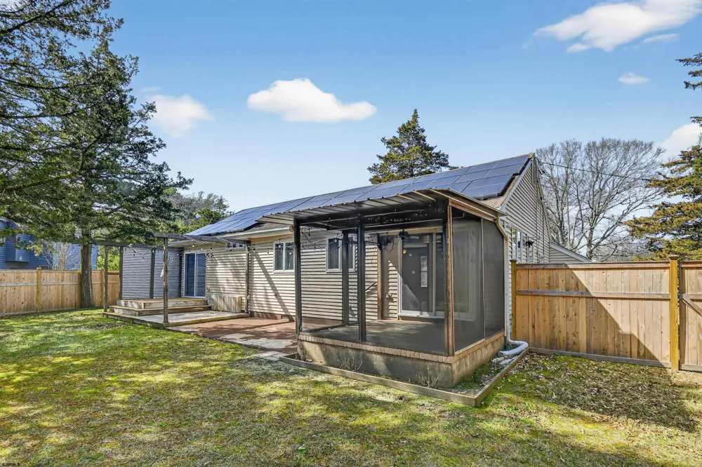 10 E Curran Dr Absecon, NJ 08201