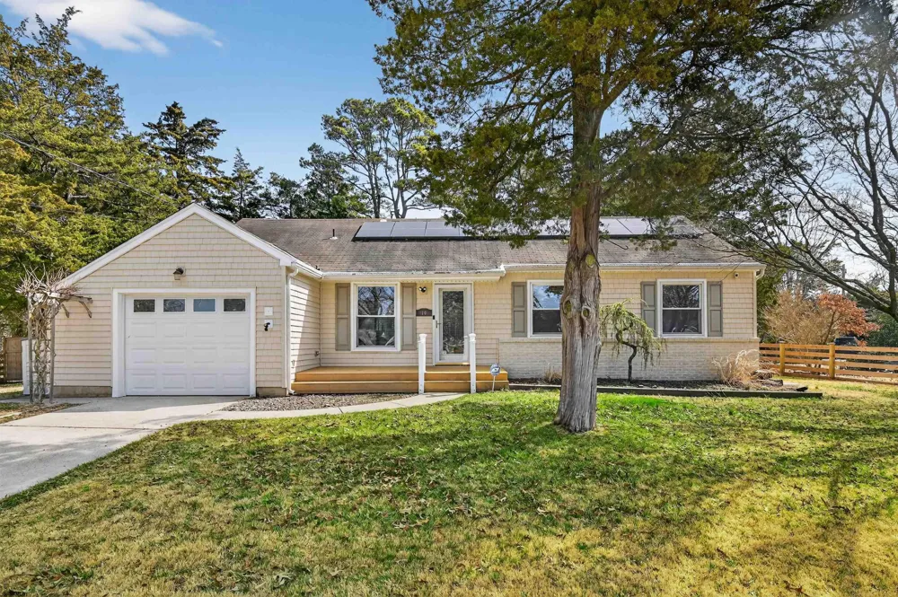 10 E Curran Dr Absecon, NJ 08201
