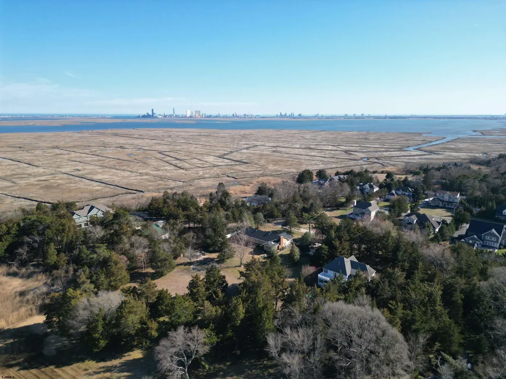 10 E Curran Dr Absecon, NJ 08201