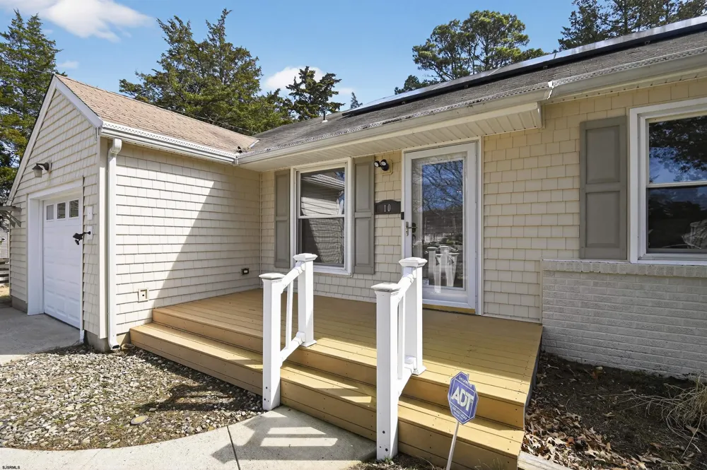 10 E Curran Dr Absecon, NJ 08201
