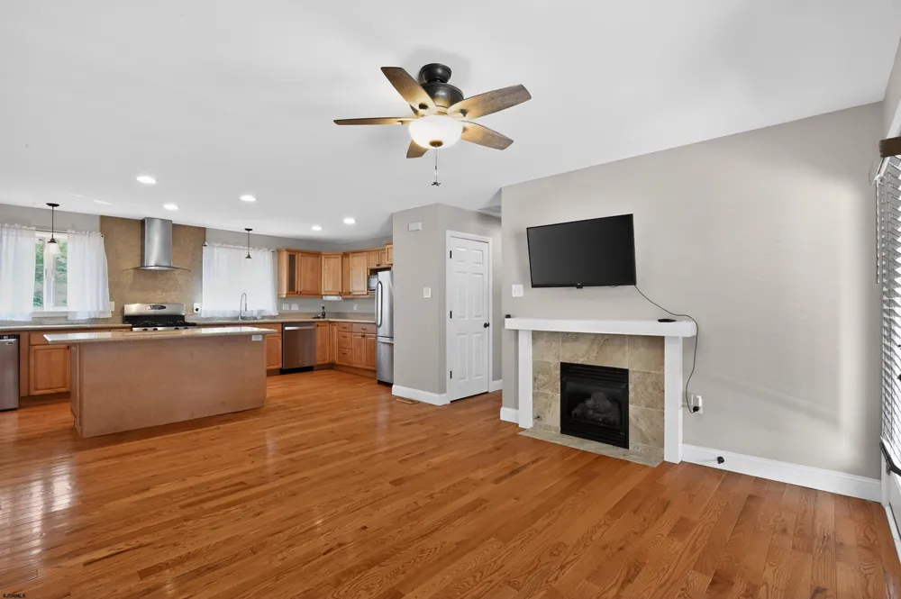10 E Curran Dr Absecon, NJ 08201