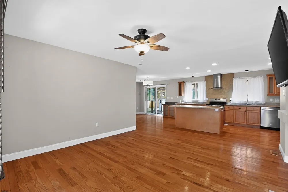 10 E Curran Dr Absecon, NJ 08201