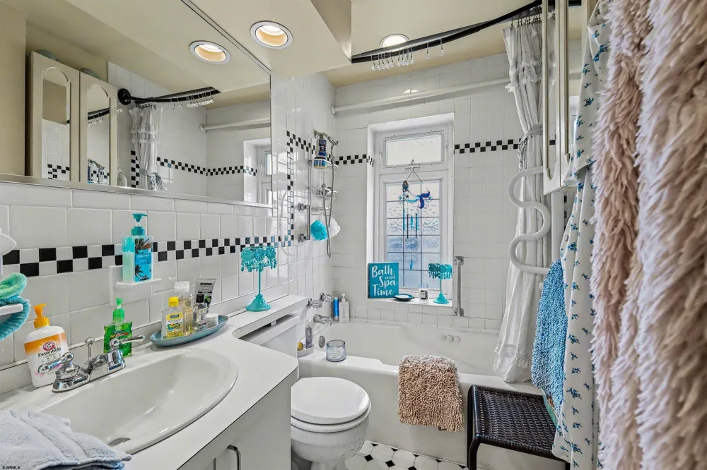 3714 South Blvd Chelsea Heights, NJ 08401