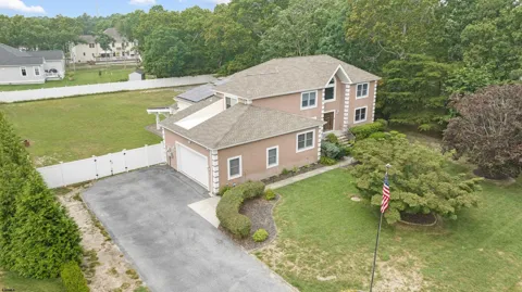 8 Clayton Dr
