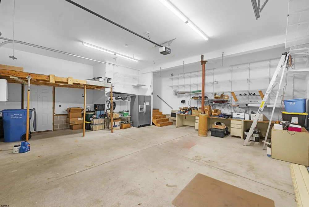 8 Clayton Dr Ocean View, NJ 08230