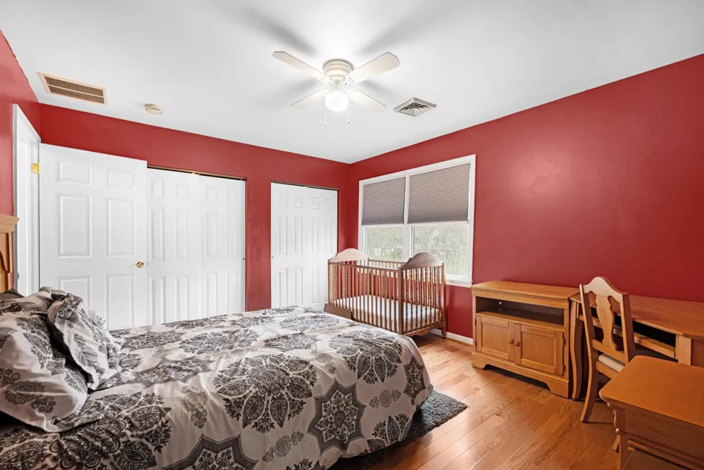 8 Clayton Dr Ocean View, NJ 08230