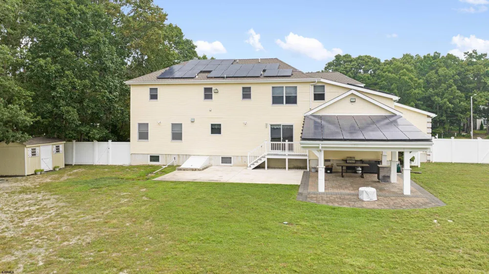 8 Clayton Dr Ocean View, NJ 08230