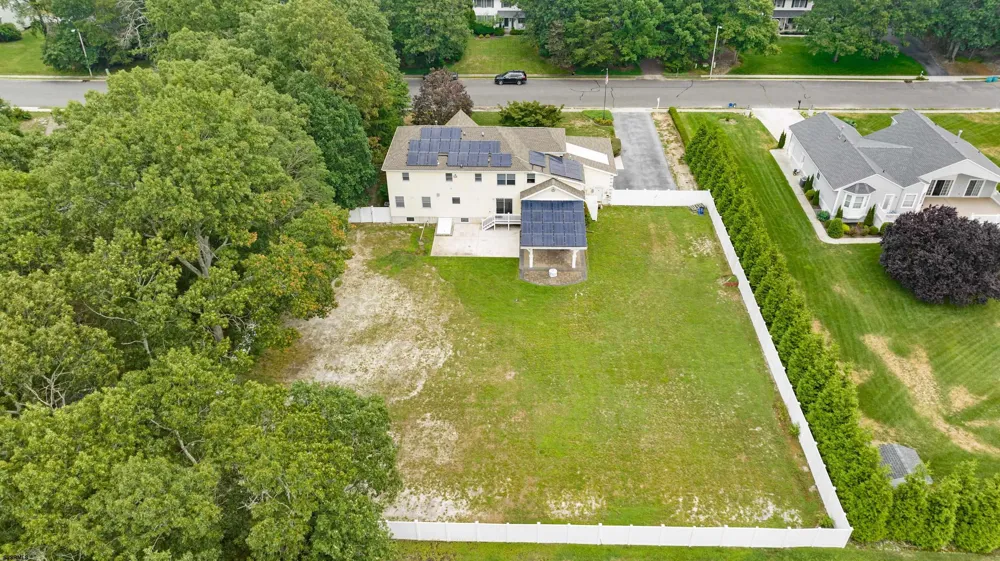 8 Clayton Dr Ocean View, NJ 08230