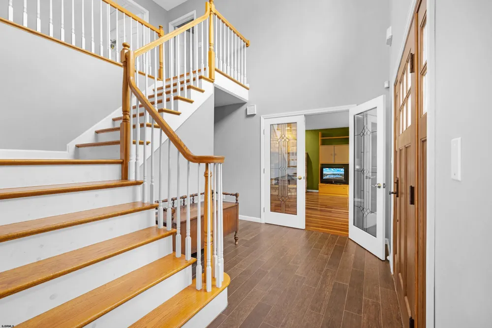 8 Clayton Dr Ocean View, NJ 08230