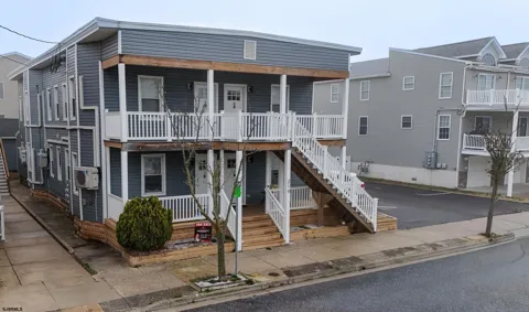 217-221 E Burk Ave
