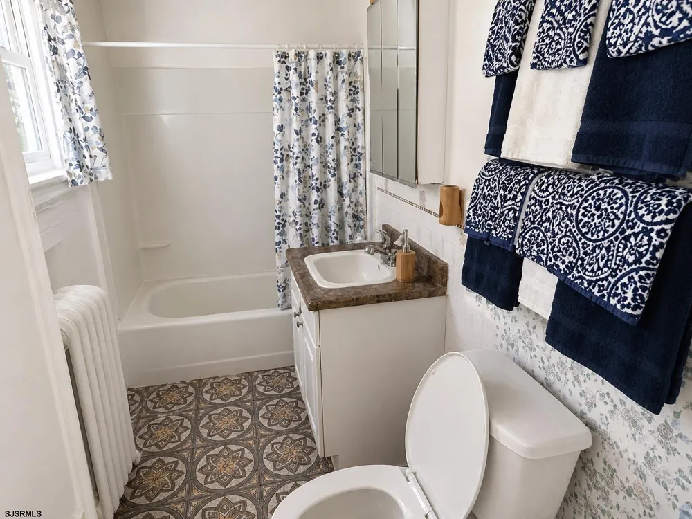 22 E Decatur Ave Pleasantville, NJ 08232
