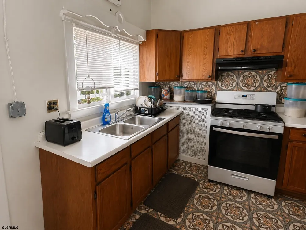 22 E Decatur Ave Pleasantville, NJ 08232