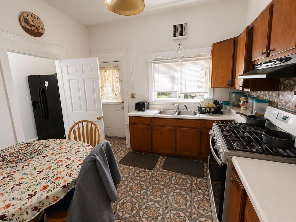 22 E Decatur Ave Pleasantville, NJ 08232